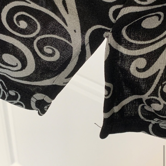 Women’s Black and White Swirls Coverup Duster Cardigan - Picture 5 of 6